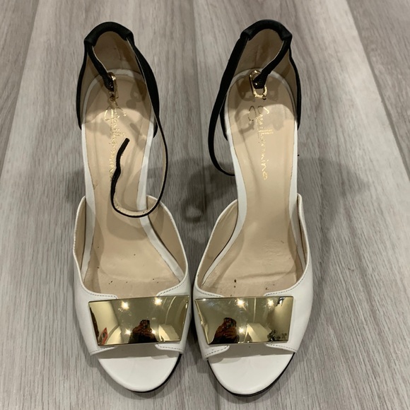 VERY cute black white and gold heels - Picture 1 of 4